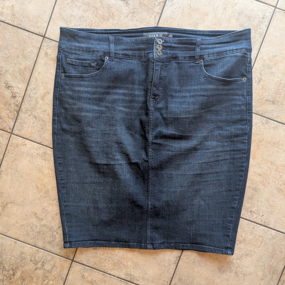 Torrid denim midi pencil skirt - Picture 3 of 5